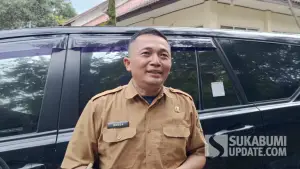 Kepala Dinas Pendidikan Kabupaten Sukabumi, Deden Sumpena saat diwawancarai. (Sumber: SU/Ilyas Supendi)