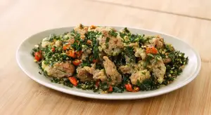 Resep Ayam Goreng Kailan Krispi, Hidangan Gurih, Empuk, Garing yang Menggoda (Sumber : Youtube | Devina Hermawan)