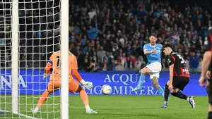 Aksi Matteo Politano saat berhasil mencetak gol ke gawang AC Milan (Sumber: web/sscnapoli.it)