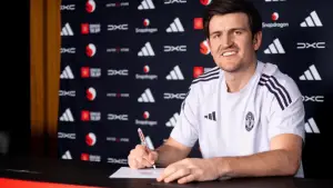 Harry Maguire resmi menandatangani kontrak baru bersama Manchester United. (Sumber: Instagram/@harrymaguire93)
