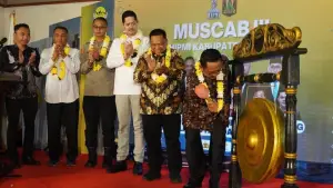Bupati Sukabumi Asep Japar saat membuka Muscab III HIPMI Kabupaten Sukabumi. (Sumber : Diskominfosan Kab. Sukabumi)