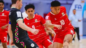 Aksi M. Sanjaya saat membela Timnas Futsal Indonesia menghadapi Australia (Sumber: Instagram/@timnasfutsal)