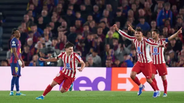 Selebrasi Julian Alvarez setelah mencetak gol ke gawang Barcelona di Liga Champions (Sumber: web/espn.com)