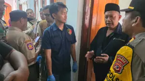 Polisi saat olah tempat kejadian perkara (TKP) di salah satu Ponpes di wilayah Kecamatan Cibeureum, Kota Sukabumi. Kamis (9/4/2026). (Sumber: Istimewa)