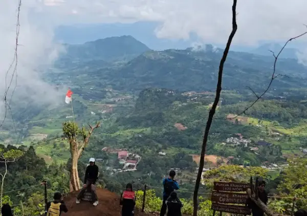 Puncak Khayangan dan Curug Sejoli destinasi wisata baru di kawasan Bogor, Jawa Barat (Sumber : Gmaps/sarif muksin)