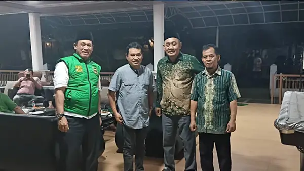Andri Hidayana bersama pengurus DPC dan PAC PPP Kabupaten Sukabumi. (Sumber : Istimewa.).