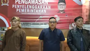 Sekretaris Komisi V DPRD Jawa Barat saat pengawasan pelenggaraan pemerintahan di Desa Darmareja, Kecamatan Nagrak, Kabupaten Sukabumi | Foto : Dok. Tim adc