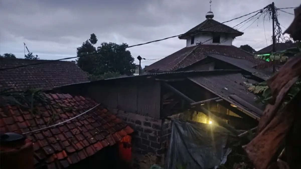 Angin Kencang Terjang Cidahu, Atap Rumah dan Sekolah Rusak Diterpa Cuaca Ekstrem