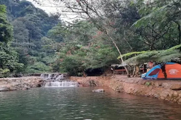 Leuwi Areuy salah satu destinasi wisata di Bogor yang bisa dikunjungi saat akhir pekan tiba (Sumber : Gmaps)