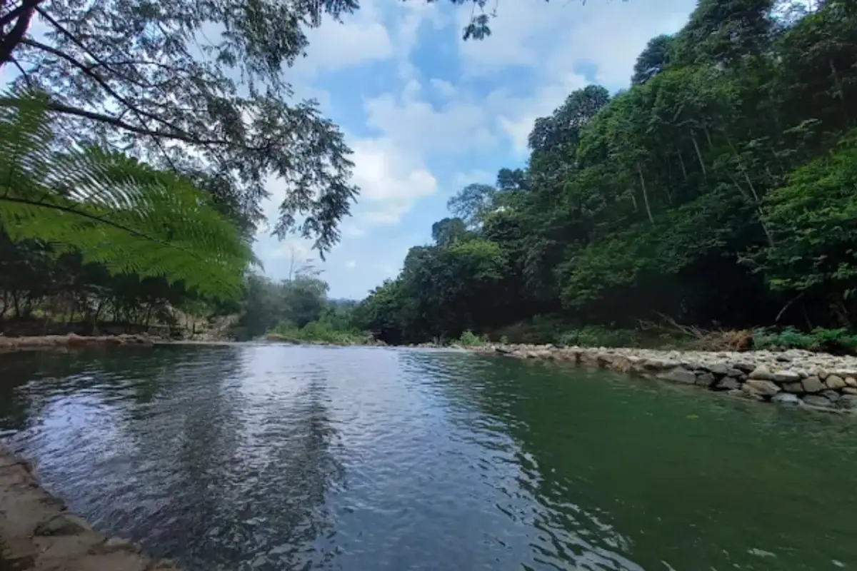 Kolam alami di leuwi areuy
