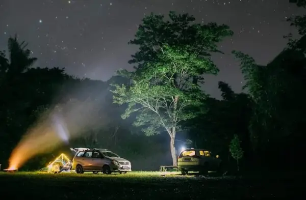 Cinangka Camping Ground tempat camping di Cianjur yang menawarkan pengalaman menginap di tepi sungai dengan dikelilingi luasnya perkebunan teh (Sumber : Gmaps)