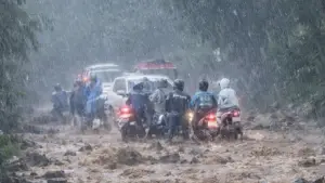 Ilustrasi AI. Banjir di jalan provinsi Sukabumi-Sagaranten, tepatnya di Kampung Legok Areuy, Desa Cijangkar, Selasa 14 April 2026 (Sumber: copilot)