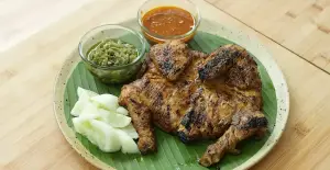 Resep Ayam Bakar Bumbu Padang, Hidangan Melezatkan yang Bikin Penasaran (Sumber : Youtube | Devina Hermawan)