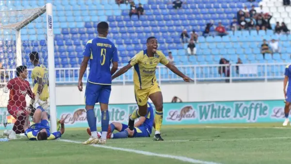 Selebrasi Uilliam Barros setelah mencetak gol ke gawang Arema FC (Sumber: web/persib.co.id)