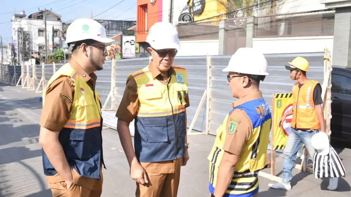 Wali Kota Sukabumi Tinjau Pembangunan Jalan Gudang, Target Rampung 70 Hari