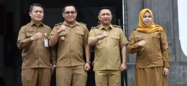Kepala Dinas Kesehatan Kabupaten Sukabumi, Masykur Alawi saat mendampingi Wabup Andreas dalam Rapat Evaluasi Penanganan Stunting Tingkat Jabar di Gedung Sate. (Sumber: Prokompim Pemkab Sukabumi)
