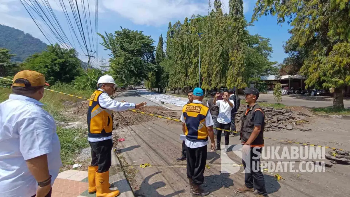 Progres 51 Persen, Kadis PU Sukabumi Pantau Betonisasi Jalan Ahmad Yani Palabuhanratu