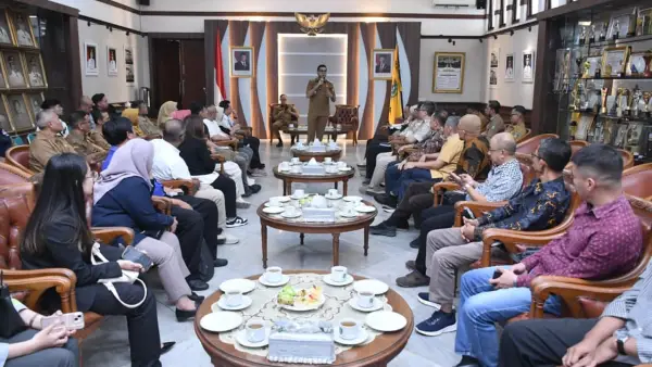 Wali Kota Sukabumi Ayep Zaki saat Rakor dengan para pengusaha dari berbagai sektor di Balai Kota, Rabu (15/4/2026) | Foto : Dokpim