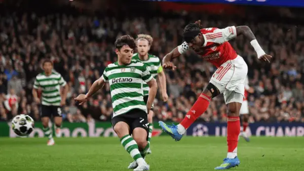 Aksi Madueke saat membela Arsenal menghadapi Sporting Lisbon di leg kedua perempat final Liga Champions (Sumber: web/arsenal.com)