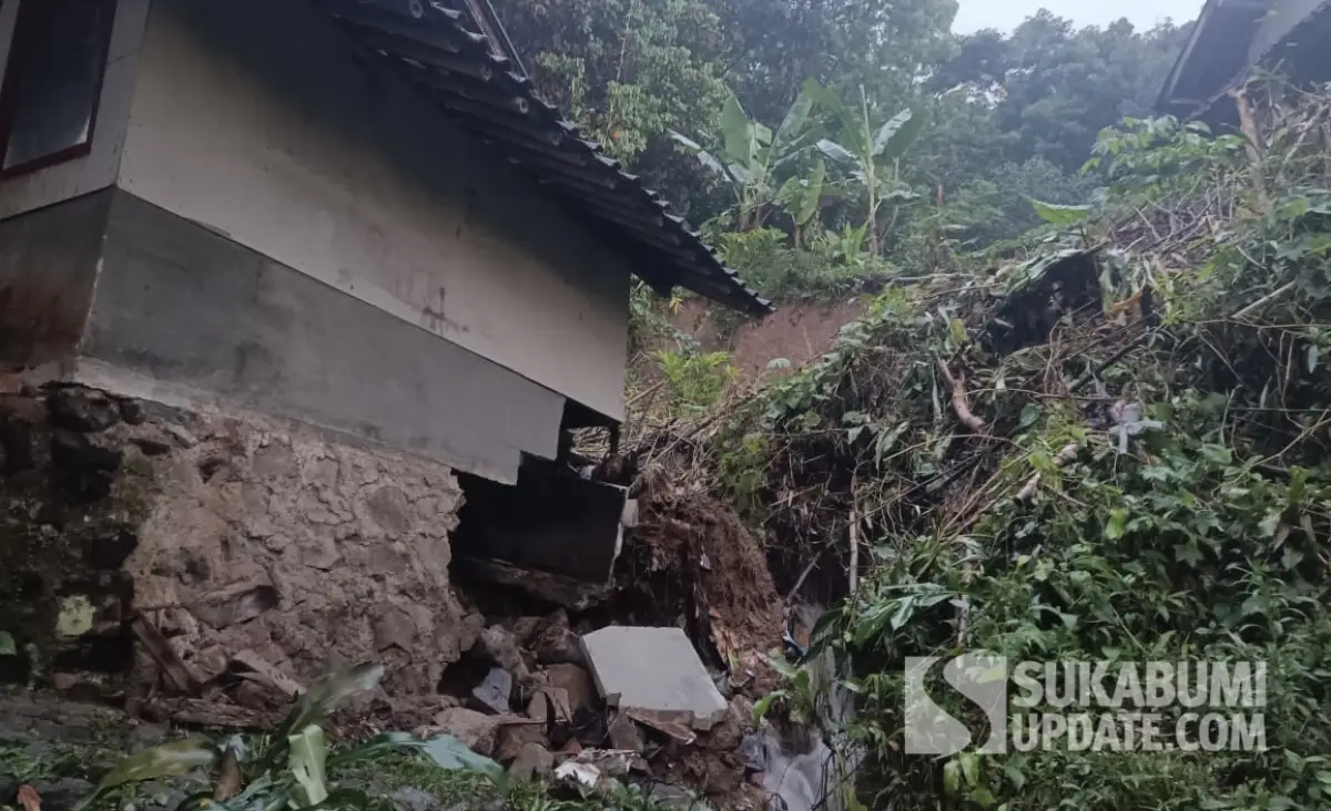 Bukit Pasirmuncang Longsor, Terjang Rumah dan Sawah Warga di Jampangtengah