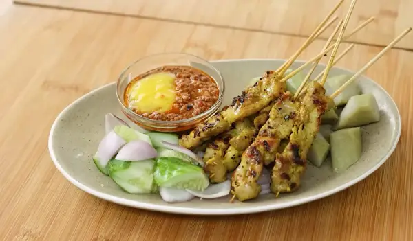 Resep Sate Ayam Khas Singapura, Bumbunya yang Meresap dan Gurih Bikin Lapar (Sumber : Youtube | Devina Hermawan)