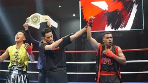 Arnold Herman Sama (Kanan), mahasiswa Nusa Putra University (NPU) yang berhasil menang di ajang Leindel Combat Sport Vol 2. (Sumber : Istimewa.).