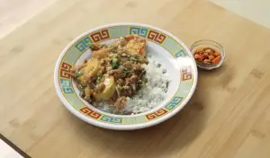 Resep Tahu Hot Plate Ayam Jamur, Hidangan Gurih Hangat Untuk Kumpul Keluarga (Sumber : Youtube | Devina Hermawan)