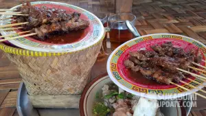 Sajian menu Sate Kambing yang ternyata Domba di warung makan di sepanjang jalan Sukabumi-Sagaranten . (Sumber: SU/Ragil Gilang)