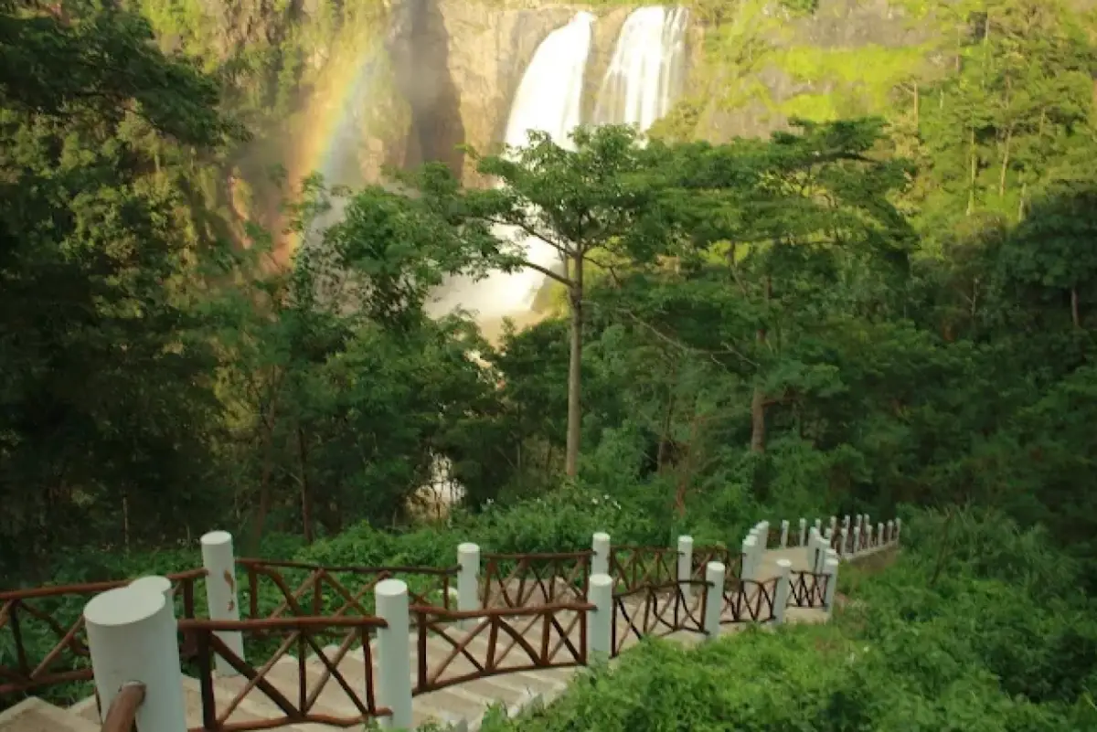 Eksotisme Curug Puncak Manik, Hidden Gem Terlupakan di Geopark Ciletuh Sukabumi