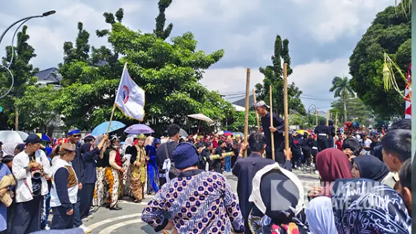 Karnaval Budaya peringatan HUT Kota Sukabumi yang ke-112. Sabtu (18/4/2026). (Sumber : SU/Asep Awaludin).