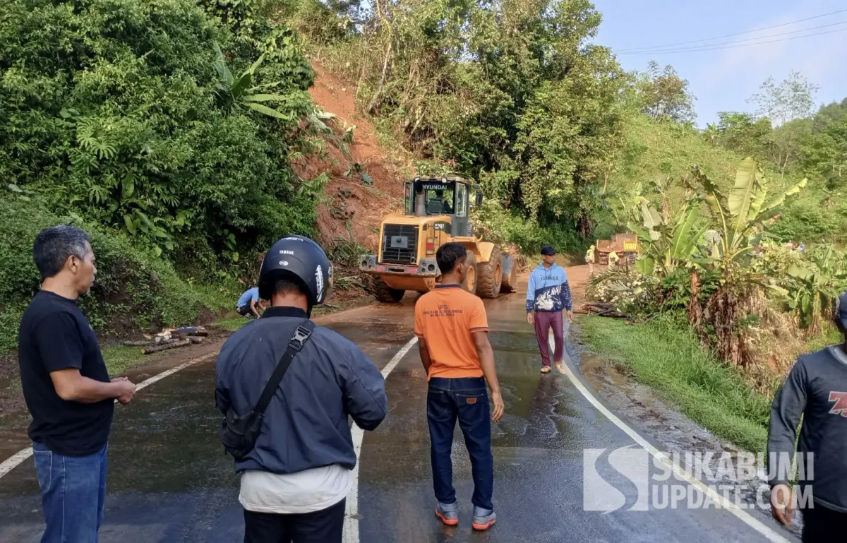 Longsor Terjang 4 Titik Jalan Provinsi Jampangtengah–Lengkong, Lalu Lintas Buka Tutup