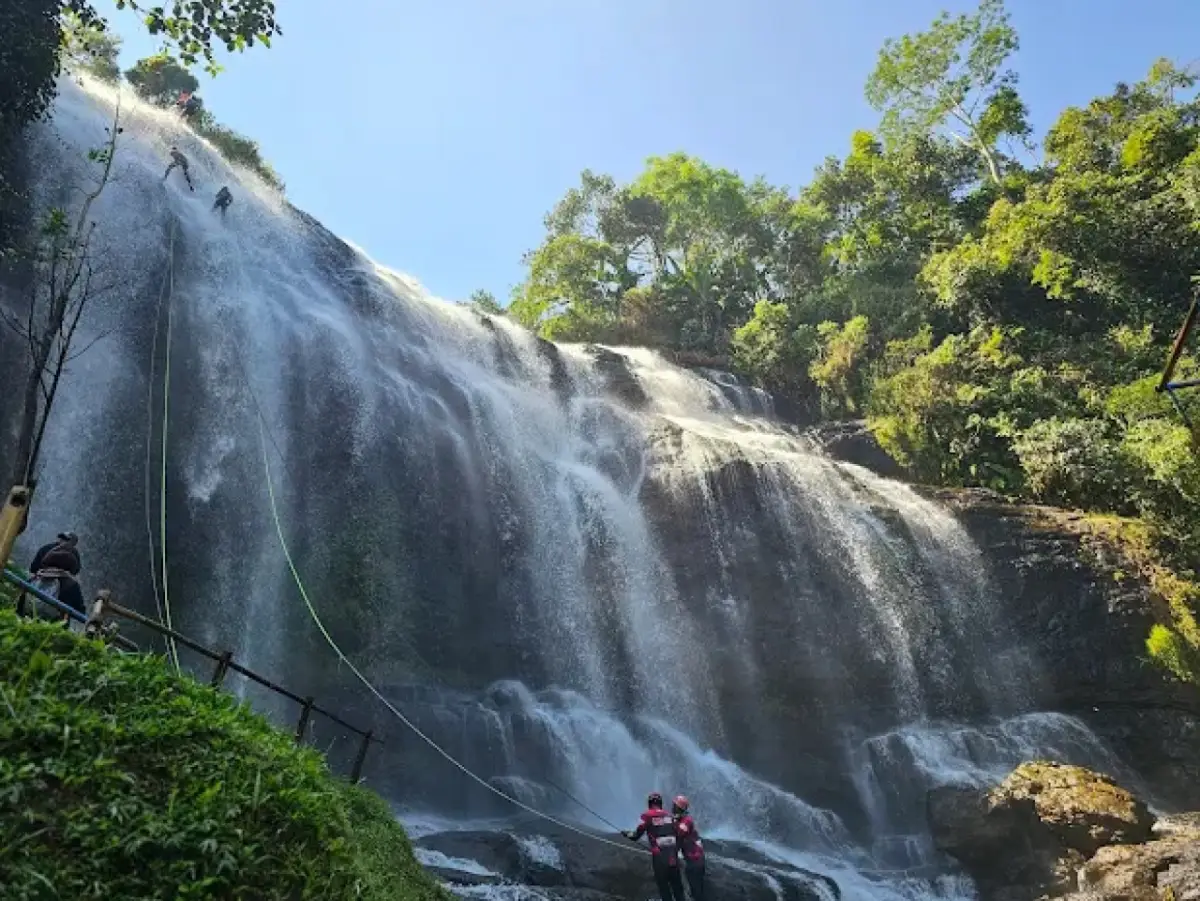 Indahnya Curug Cikondang: Niagara Mini Jawa Barat di Selatan Cianjur