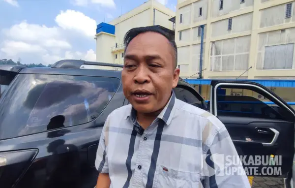 Anggota Komisi I DPRD Kabupaten Sukabumi, Jalil Abdillah saat diwawancarai. (Sumber: SU/Ibnu Sanubari)