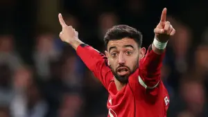Aksi Bruno Fernandes saat membela Manchester United menghadapi Chelsea akhir pekan lalu. (Sumber: web/en.as.com)
