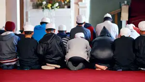 Ilustrasi ibadah salat kaum muslim | Foto : Pixabay