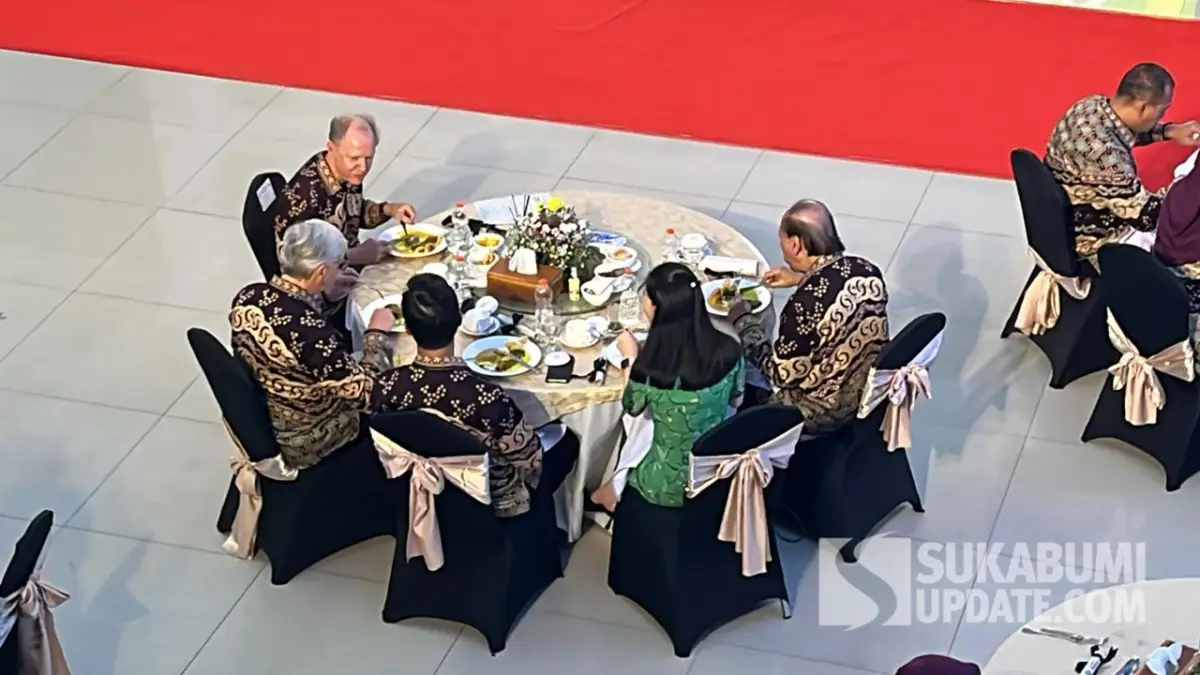 Para Dubes saat menyantap hidangan.