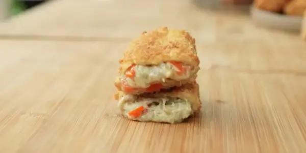 Resep Risoles Ragout Ayam, Camilan Garing Lumer yang Menggiurkan (Sumber : Youtube | Devina Hermawan)