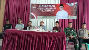 Anggota DPRD Jabar Muhammad Jaenudin saat kegiatan pengawasan penyelenggaran pemerintahan di Desa Parungseah, Kabupaten Sukabumi | Foto : Tim adc