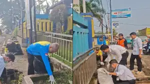 Jajaran manajemen dan tenaga medis RSUD Sekarwangi saat aksi bersih-bersih dalam rangka Hari Bumi Sedunia | Foto : Dok. Humas RSUD Sekarwangi