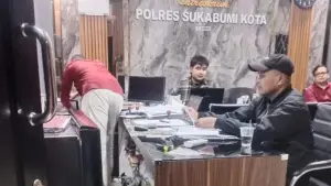 Pemeriksaan korban sebagai saksi dalam kasus Kredit Macet Tiba-tiba oleh Polisi. Kamsi (23/4/2026). (Sumber: Istimewa)