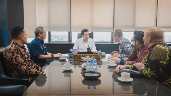 Wamenpora Taufik Hidayat saat menerima audiensi Pemkot Sukabumi. (Sumber Foto: IG Taufik Hidayat)