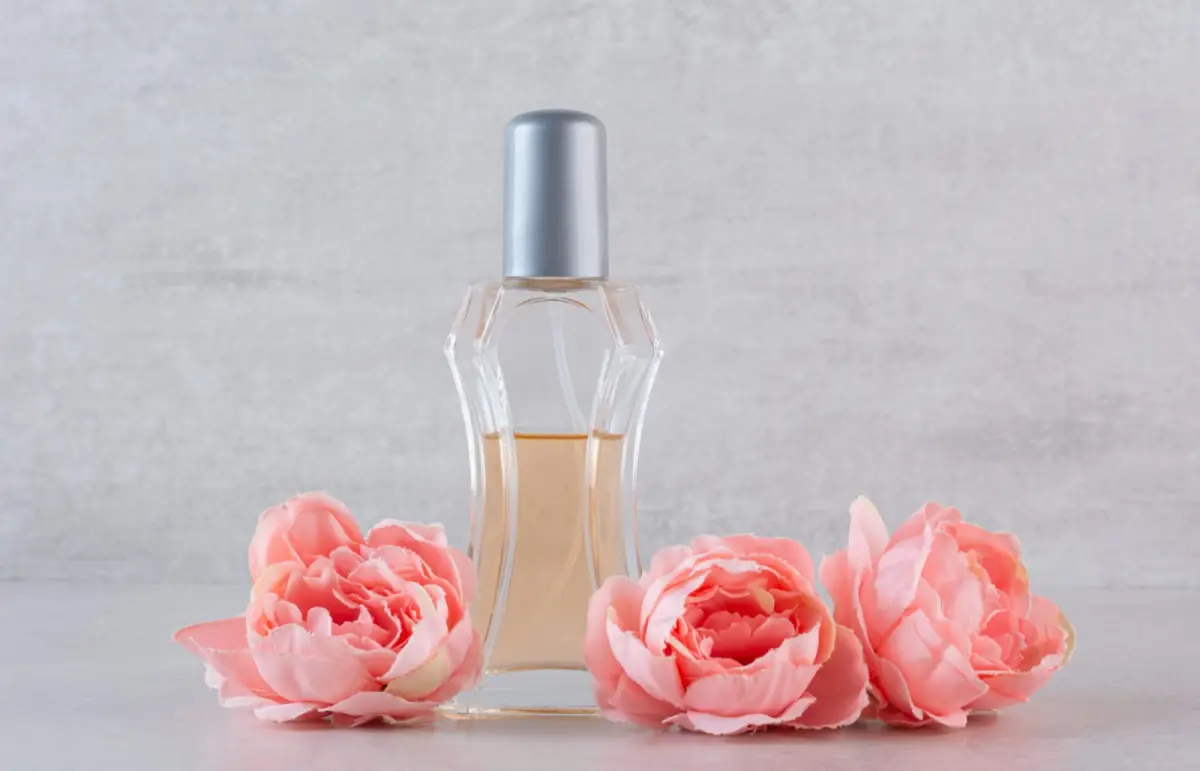 Air Mawar untuk Wajah: Manfaat, Cara Pakai, dan Tips agar Hasil Lebih Maksimal