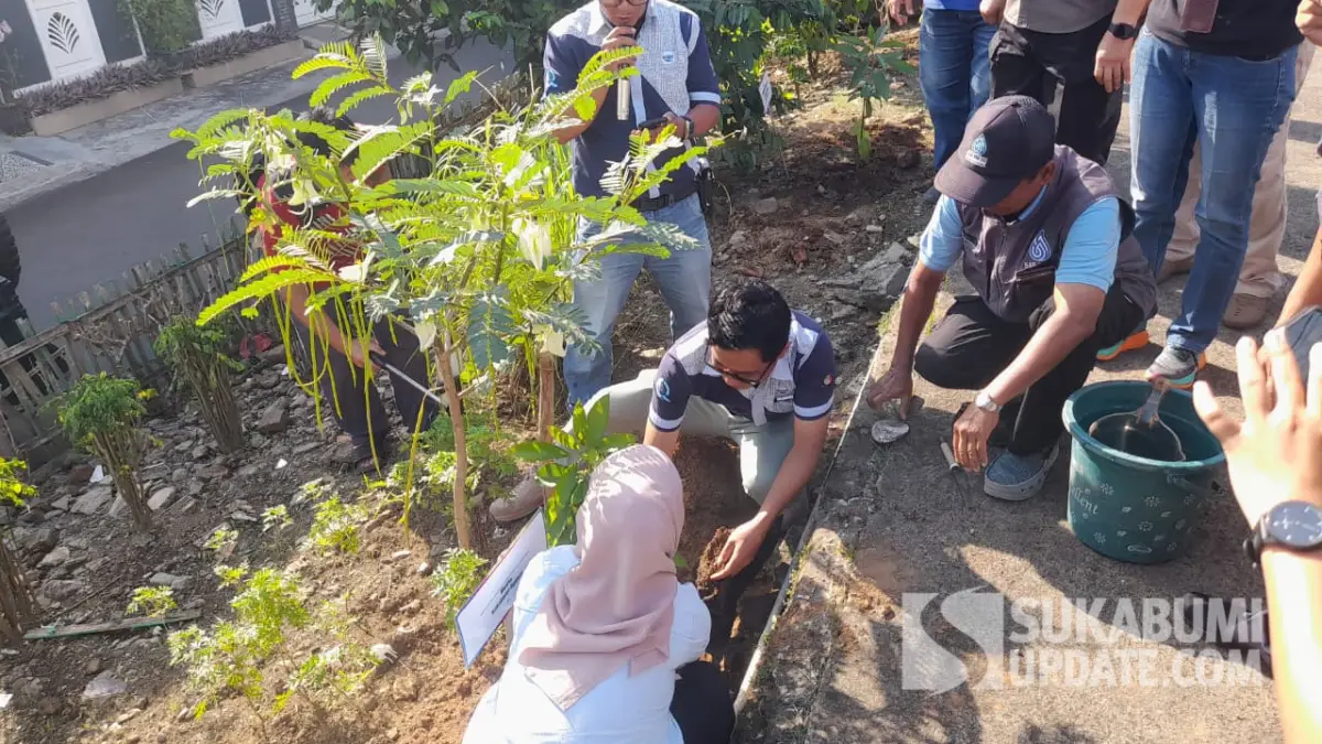 Hari Bumi 2026, Warga Mekarsari dan AQUA Targetkan 350 Pohon untuk Penghijauan