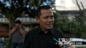 Anggota DPRD Kabupaten Sukabumi dari Daerah Pemilihan (Dapil) II, Aang Erlan Hudaya saat diwawancarai. (Sumber: SU/Turangga Anom)