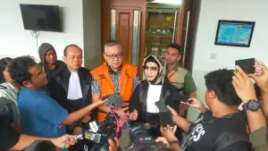 Advokat Hari Karyuliarto, Wa Ode Nur Zainab memberikan keterangan kepada media usia sidang lanjutan dugaan korupsi pengadaan LNG di Pengadilan Tinggi Negeri, Jakarta Pusat (Kamis, 23/4/2026).