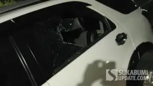 Kondisi mobil korban pecah kaca di kawasan Jalan Perintis Kemerdekaan, Kecamatan Cibadak, Kabupaten Sukabumi, Jumat (24/4/2026) malam. (Sumber Foto: SU/Ibnu)