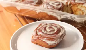 Resep Cinnamon Roll, Kue Manis yang Cocok Untuk Keluarga di Akhir Pekan (Sumber : Youtube | Devina Hermawan)
