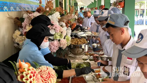 MBG Prasmanan di SMKN 1 Pertanian Sukaraja mengiringi kelulusan para siswa. Senin (27/4/2026). (Sumber: SU/Turangga Anom)