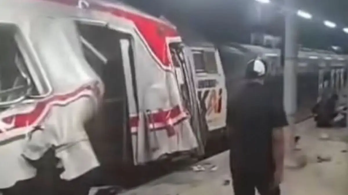 Tabrakan KA Argo Bromo Anggrek vs KRL di Bekasi Timur, Puluhan Penumpang Dievakuasi