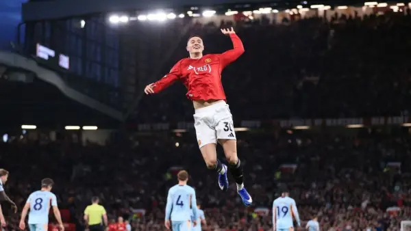 Selebrasi Benjamin Sesko setelah berhasil mencetak gol untuk Manchester United ke gawang Brentford (Sumber: web/espn.com)